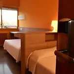 Residencia Salesiana Marti-codolar Maison d'hôtes Barcelone