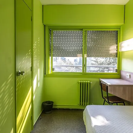 Guest house Residencia Salesiana Marti-codolar 2*