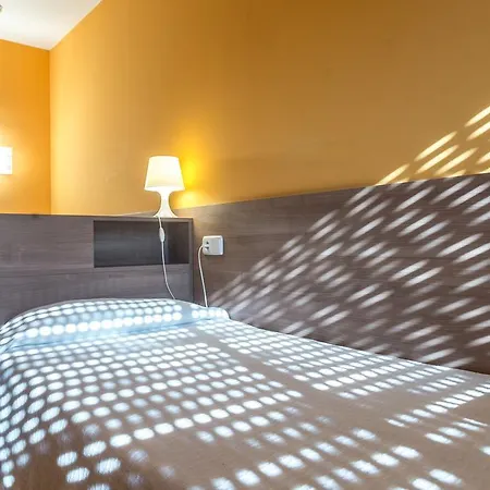 Guest house Residencia Salesiana Marti-codolar 2*