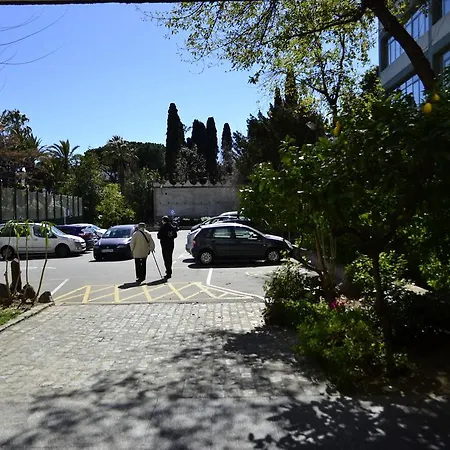 Residencia Salesiana Marti-codolar 招待所 巴塞罗那