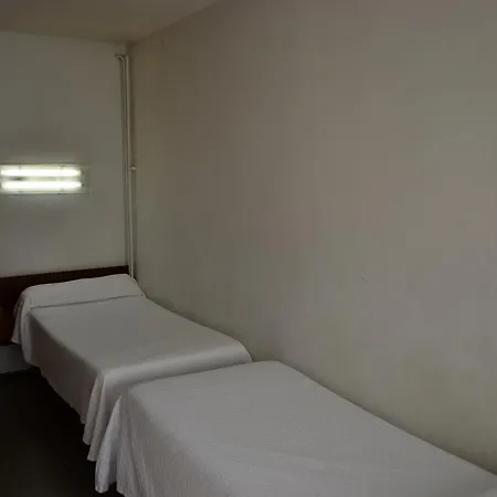 Residencia Salesiana Marti-codolar 2* 巴塞罗那