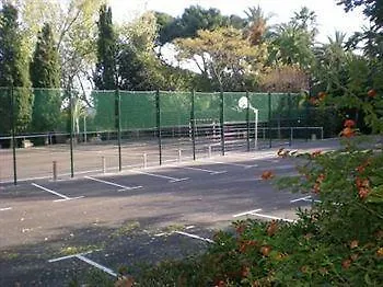 Гостевой дом Residencia Salesiana Marti-codolar Барселона