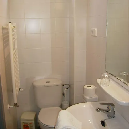 Residencia Salesiana Marti-codolar 2*