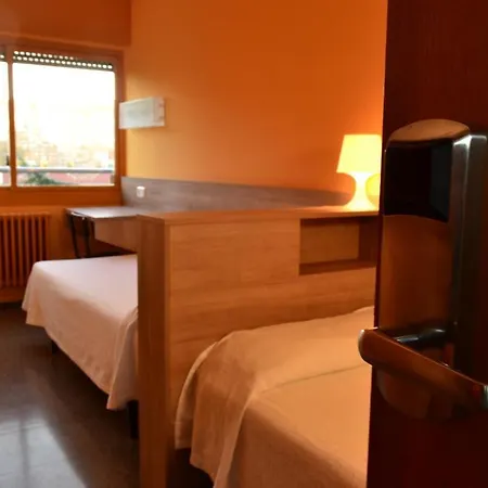 Residencia Salesiana Marti-codolar 招待所 巴塞罗那