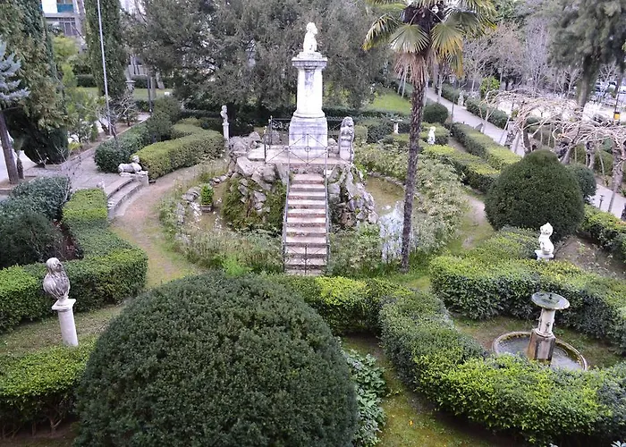 Residencia Salesiana Marti-codolar Maison d'hôtes