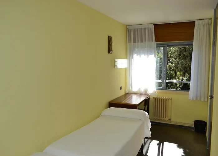 Residencia Salesiana Marti-codolar 2* Barcelone